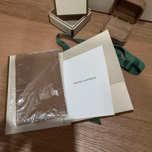 David Yurman Cream and Brown Box Set - Picture 8 of 8